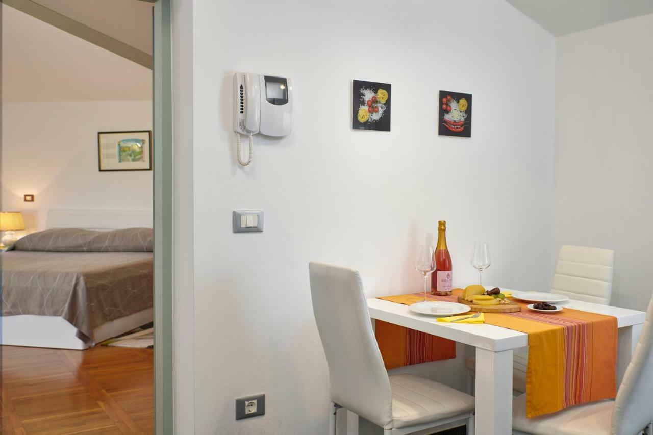 Villa Giardina Apartments Vinkuran Exteriör bild